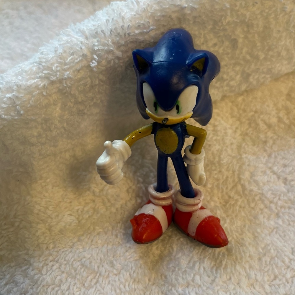 Blue Sonic the Hedgehog Collectible Figure - Blue, Red, White
